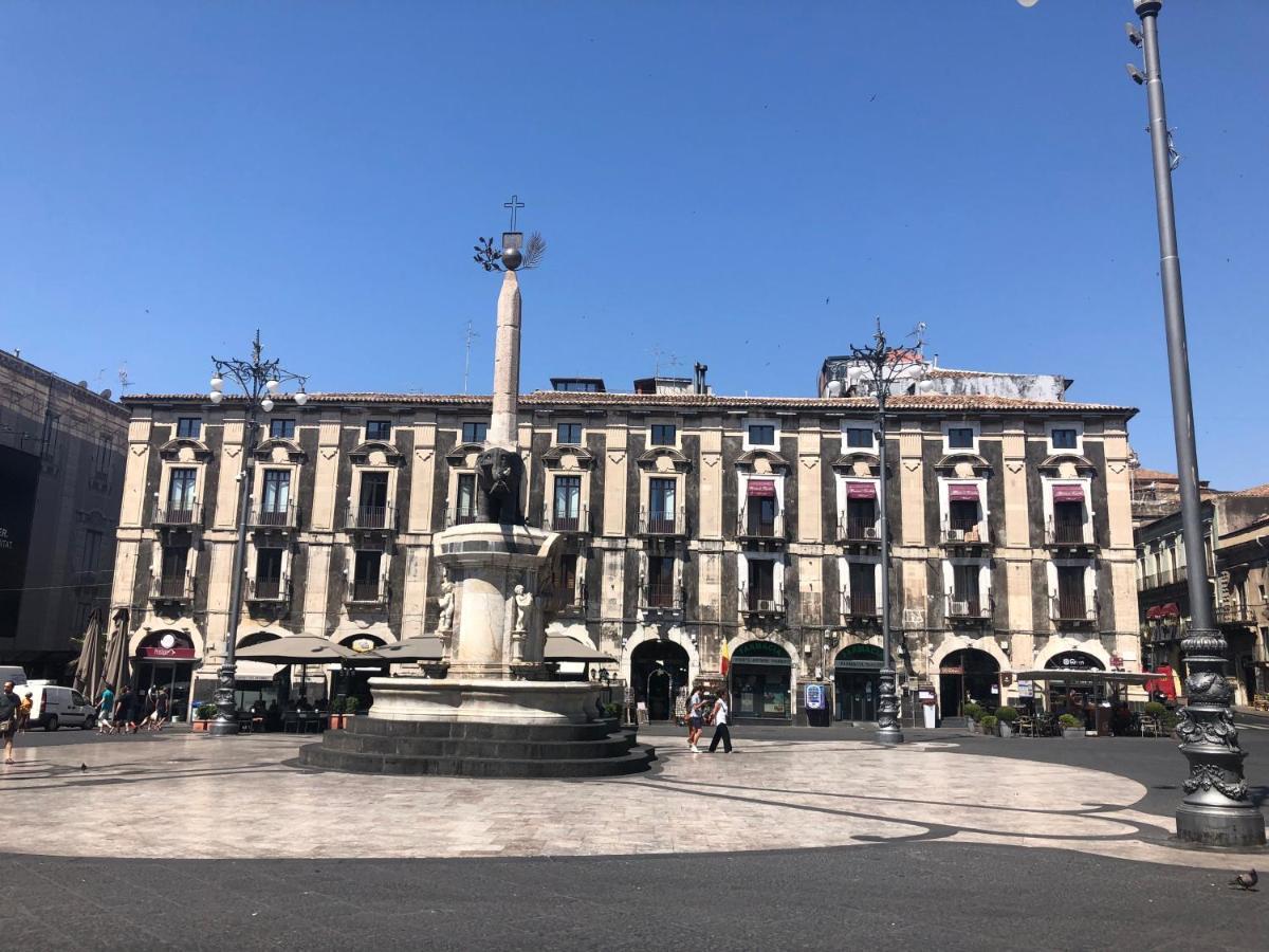 La Finestra Sul Duomo Apartman Catania Kültér fotó